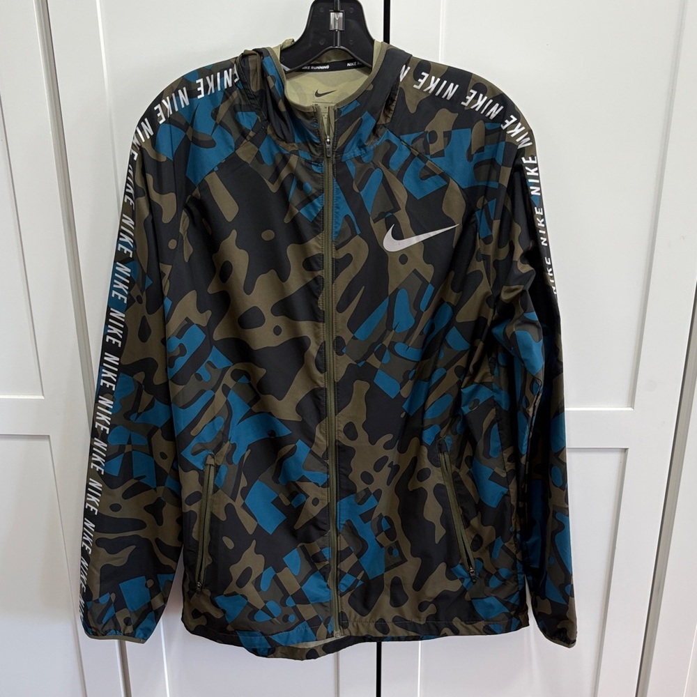 Nike Mens Running Jacket with hood Medium Camo EUC